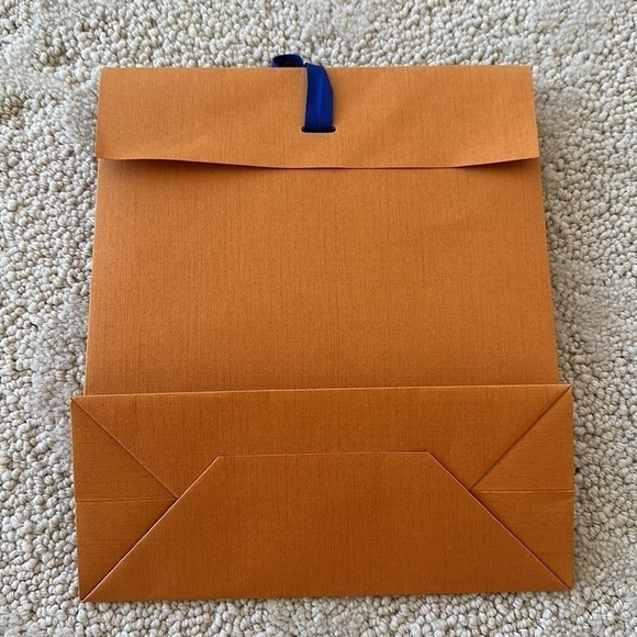 Louis Vuitton Gift Pouch with Bow - Picture 2 of 3